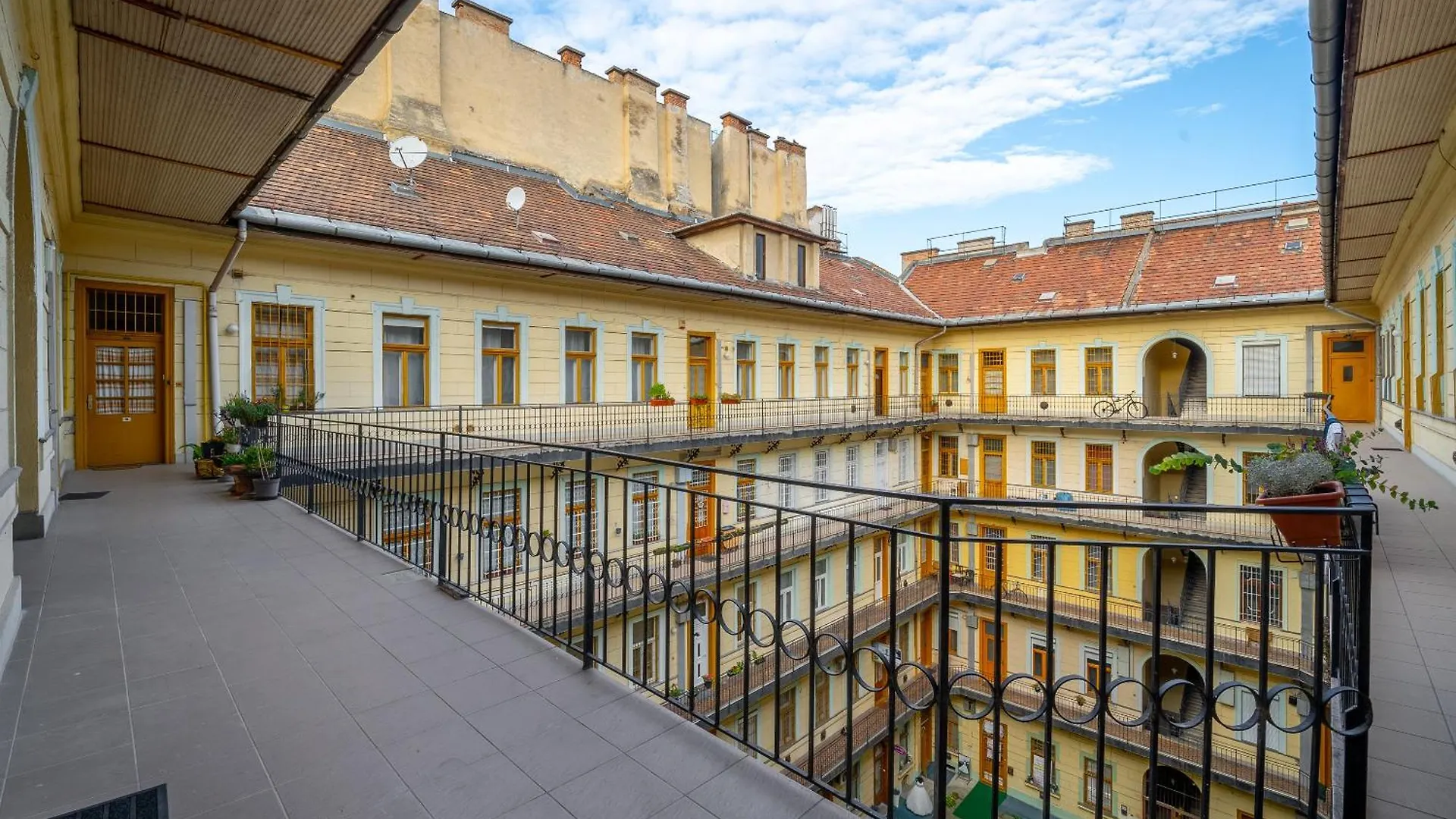 T29 Suites Budapest Apartment